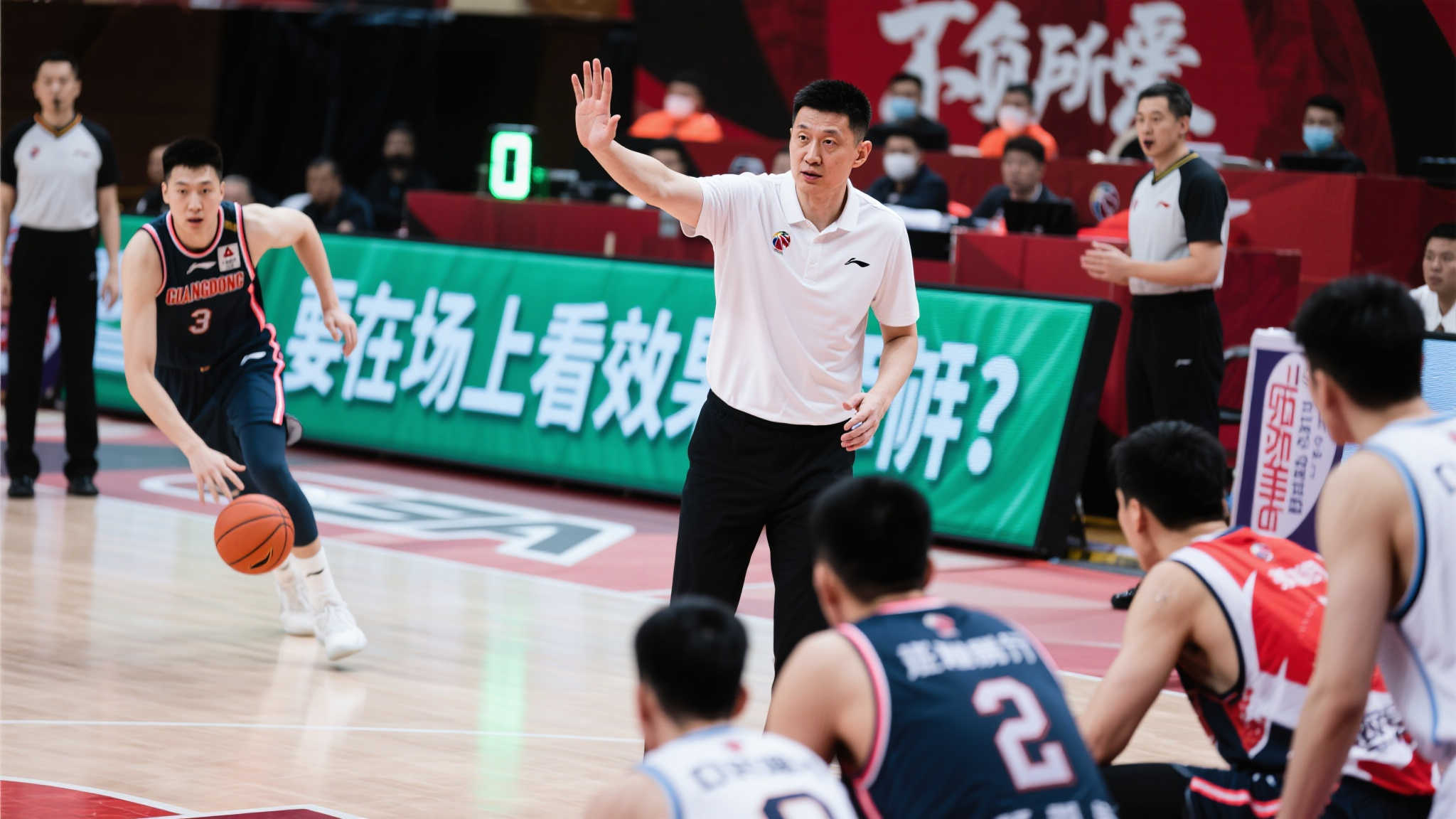 中脱颖而出